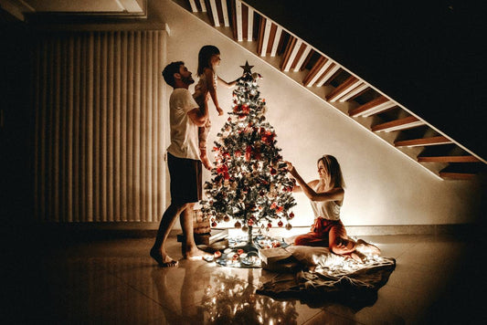 5 Elegant Stylish NYC Apartment Christmas Tree Ideas